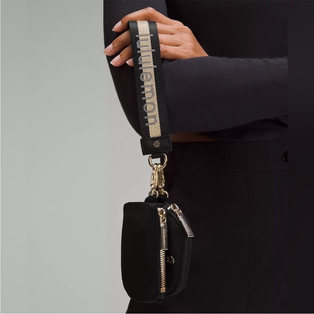Lululemon Dual Pouch Wristlet **black & gold*** - Picture 4 of 7